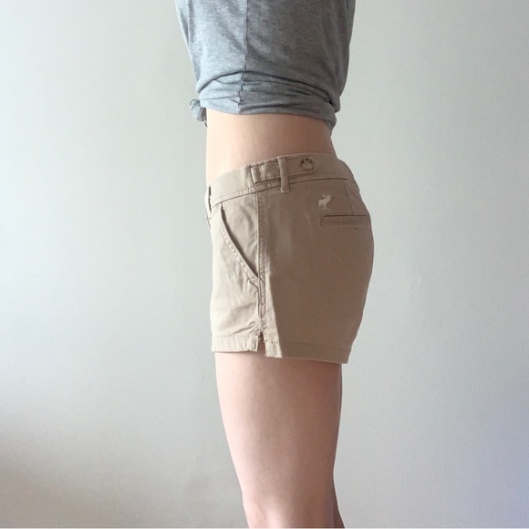 Abercrombie & Fitch Low Rise Creamy Color Shorts - Picture 2 of 10